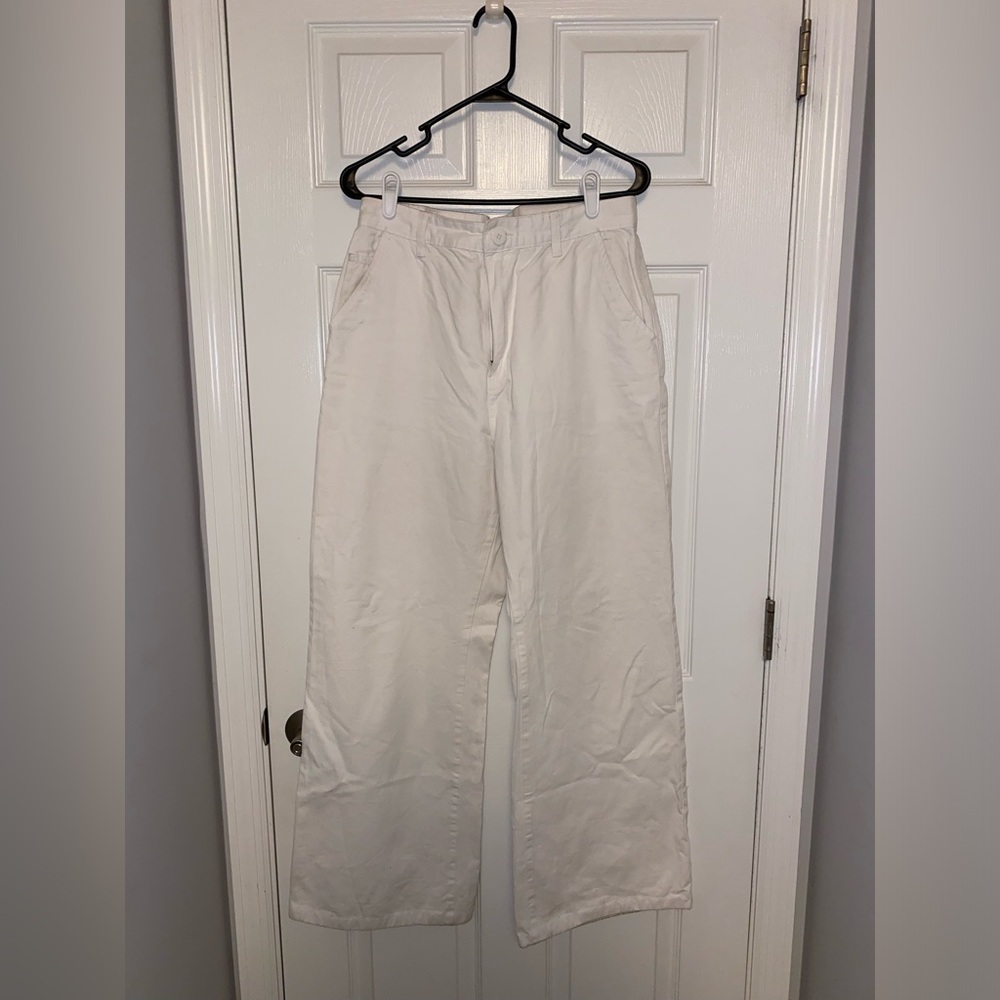 White, canvas pant.